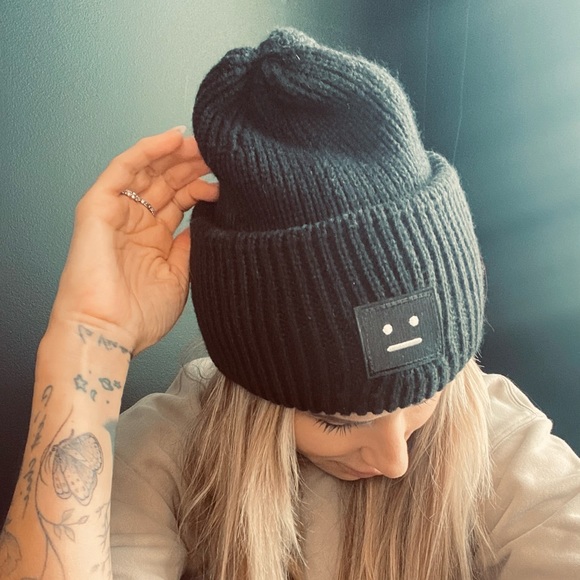 Accessories - Black knit beanie